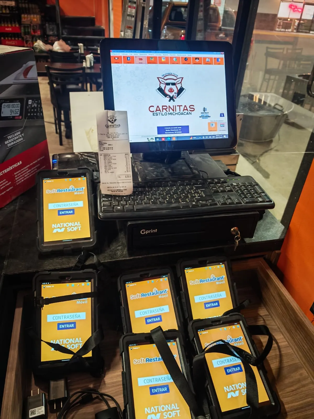 Punto de venta con comanderos para meseros en Carnitas Estilo Michoacán